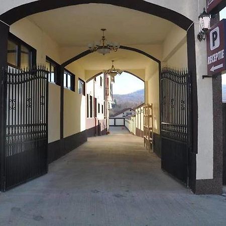 Pensiunea Brancoveneasca Campulung Exterior foto